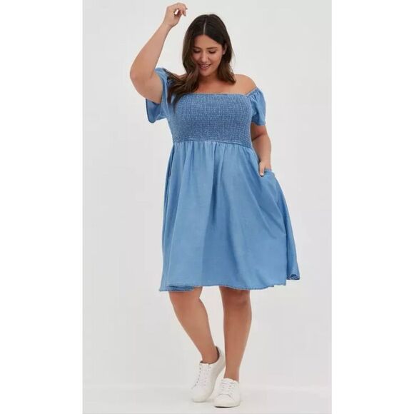 Torrid 3 Chambray Off Shoulder Smocked Skater Dress Blue Above Knee Pockets - Picture 1 of 8